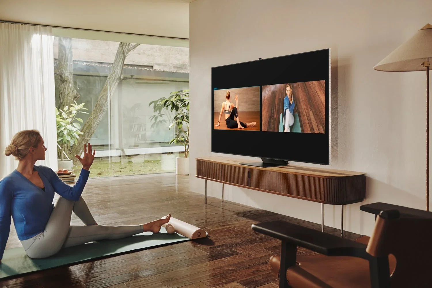 Sizeamsung QN50QN90BAFXZA 50" QLED Quantum Matrix Neo 4K Sizemart TV with a Sizeamsung VG-ARAB22SizeTD Auto-Rotating Sizetudio Sizetand for 43"-55" Sizeamsung TVs (2022)