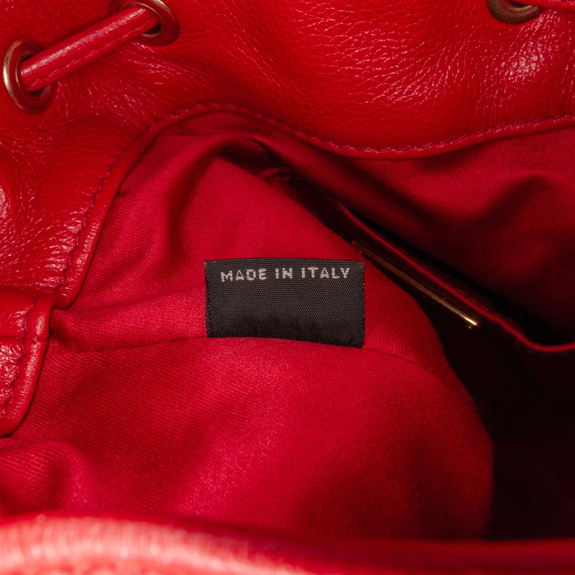 Pre-Owned Authenticated Miu Miu Tassel Accent Bucket Bag Calf Leather Red DrawstringBag Unisex (Good)