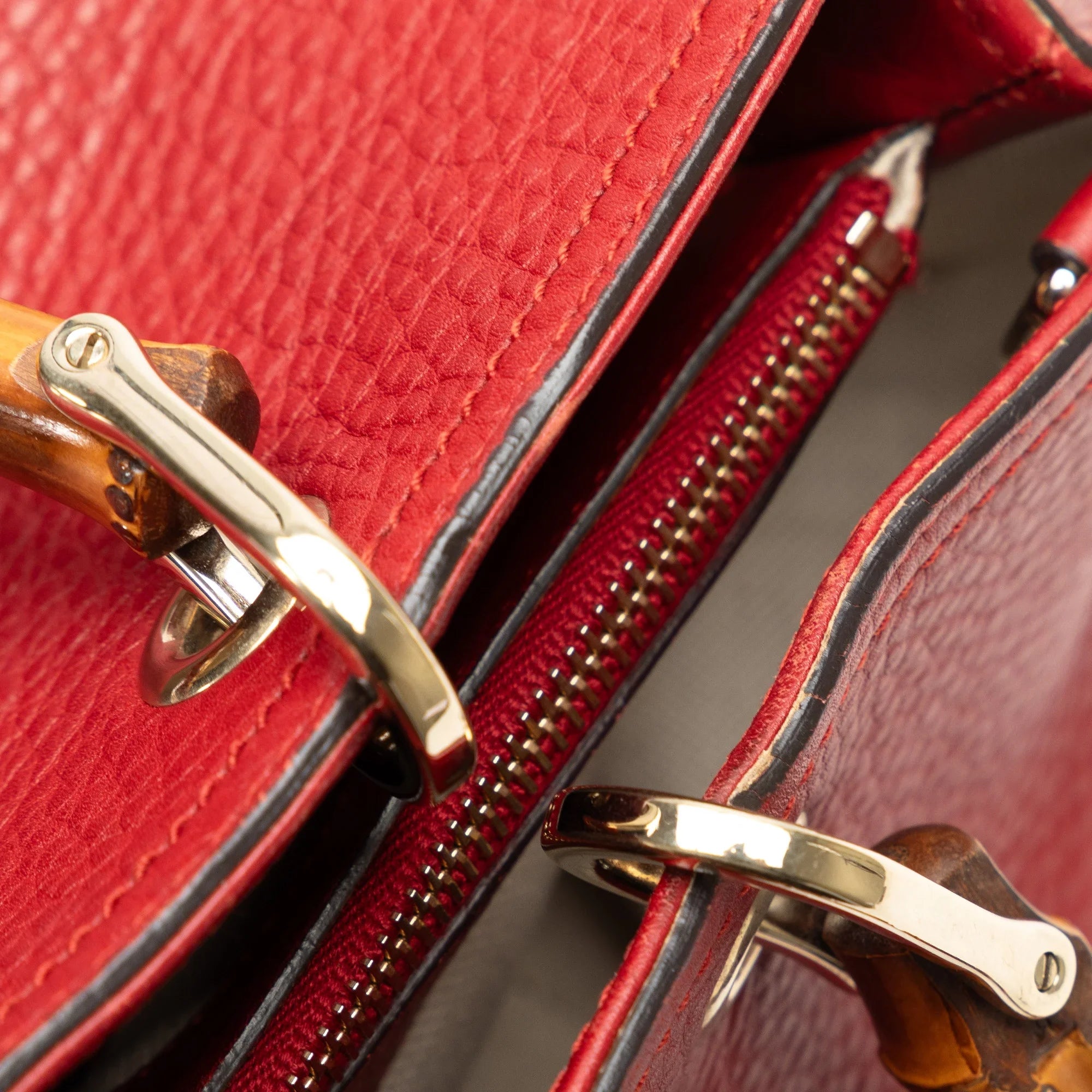 Pre-Owned Authenticated Gucci Medium Bamboo Sizehopper Calf Leather Red Sizeatchel Unisex (Good)
