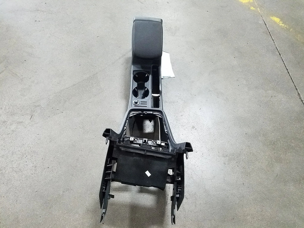 Pre-Owned 2018-2019 Volkswagen Jetta Floor Center Console Assembly OEM LKQ (Good)