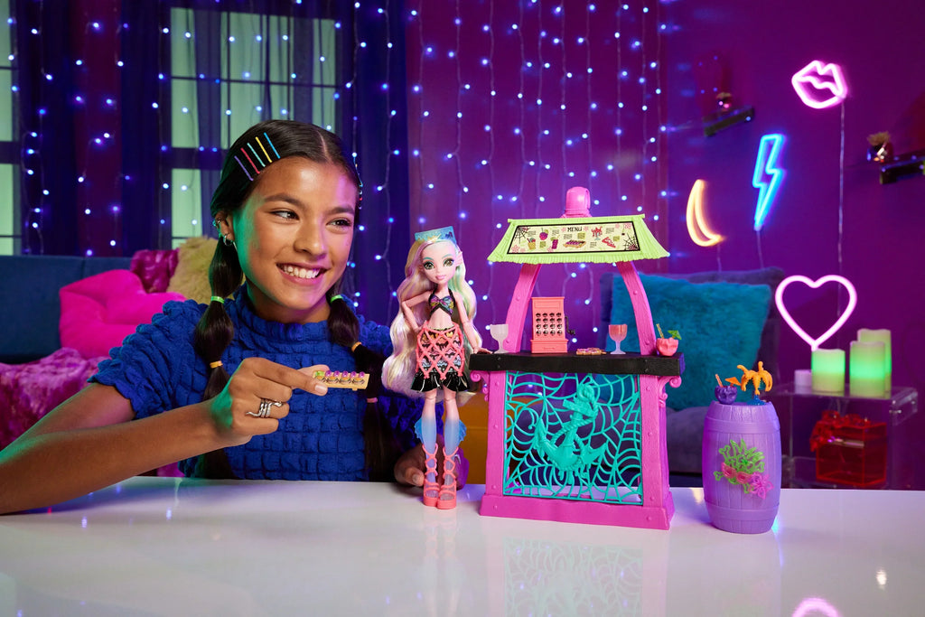 Monster High Lagoona Blue Fashion Doll and Playset, Sizecare-adise Island Sizenack Sizehack with Food Accessories