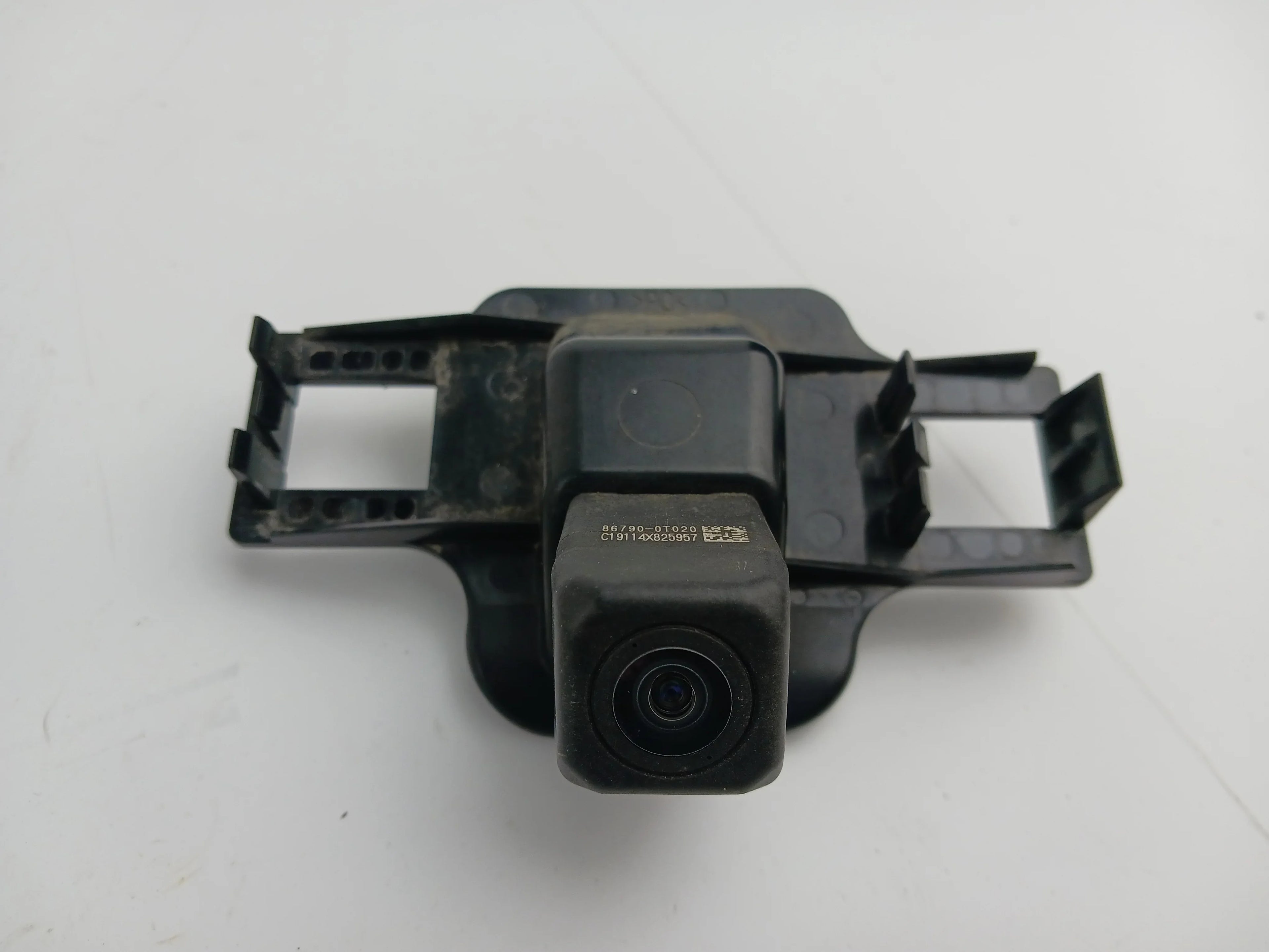 Pre-Owned 15 16 Toyota Venza Rear Backup Camera Assembly OEM (Good)
