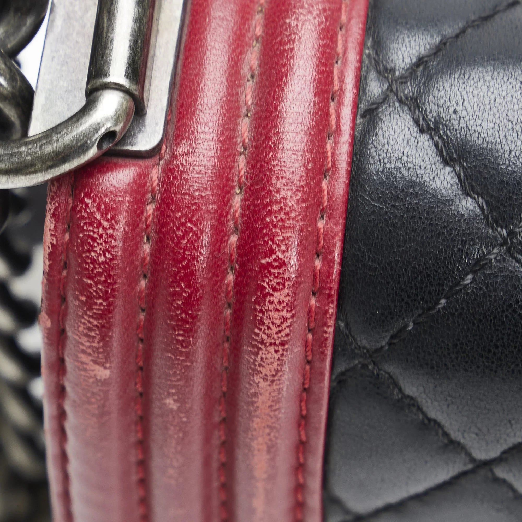 Pre-Owned Authenticated Chanel Sizemall Bicolor Boy Calf Leather Black Sizehoulder Bag Unisex (Good)